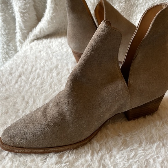 Free People Charm double V suede booties 38.5 NWOT - Picture 10 of 12